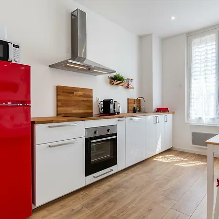 Misirlou -superbe Dans La Vieille Apartment *