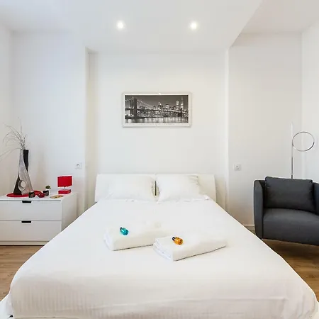 Misirlou -superbe Dans La Vieille Apartment *